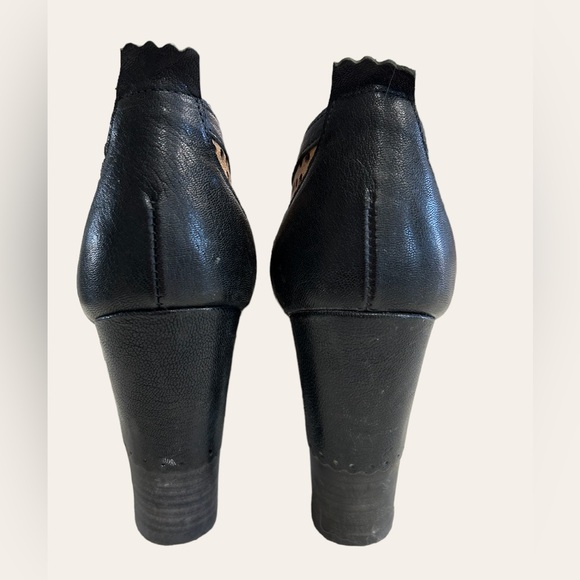 Gold Button Oxford bootie - Picture 2 of 4